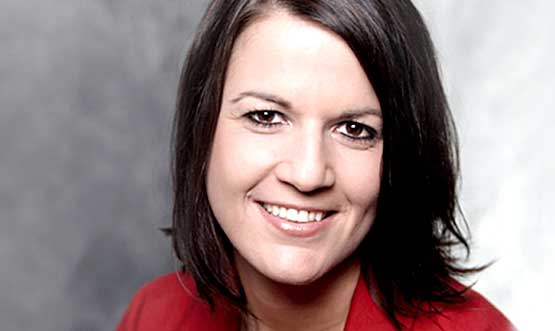 Portrait Stefanie Lauer als Pressekontakt bei REIFF